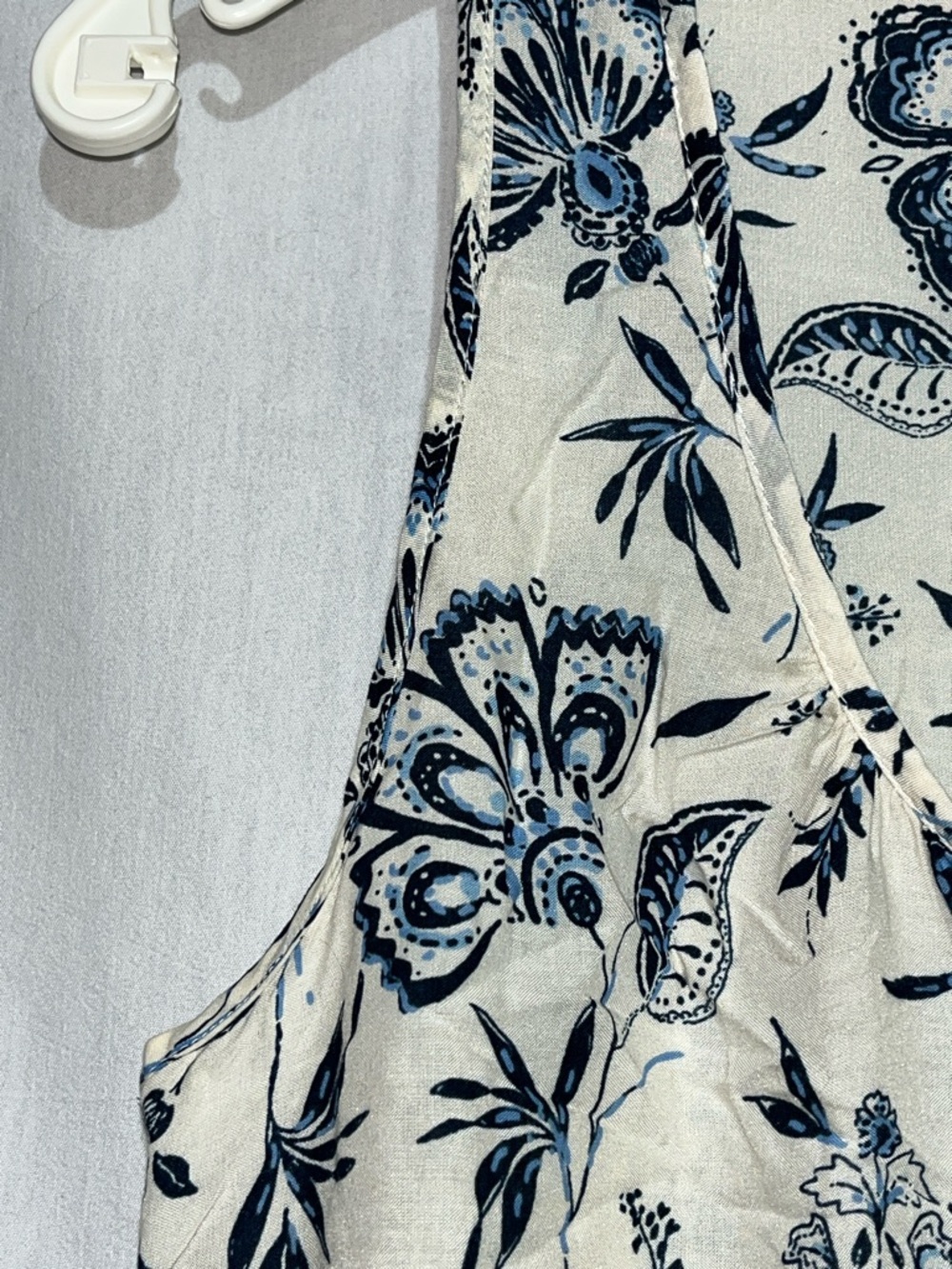 Faded Glory boho style white Top with Blue Floral Print size S(4-6) - Picture 5 of 14